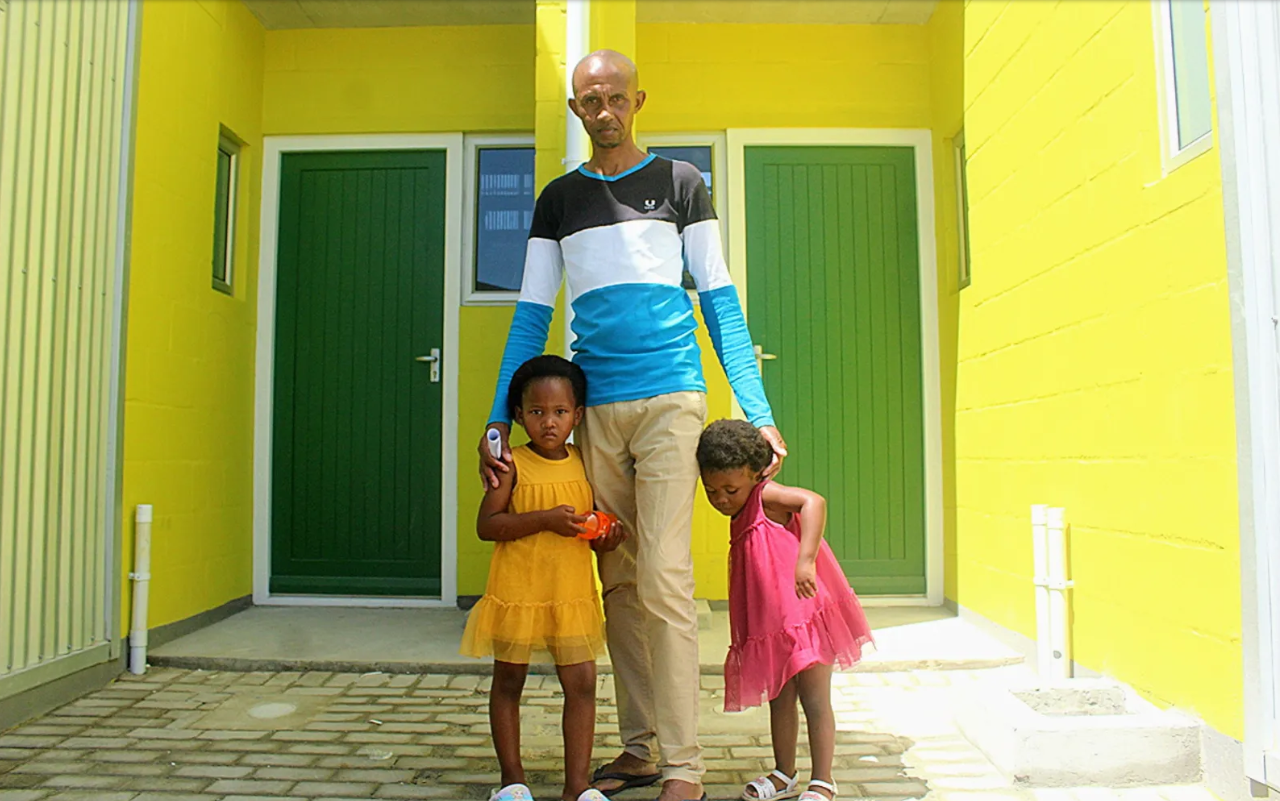 amos_lephaila_and_his_daughters